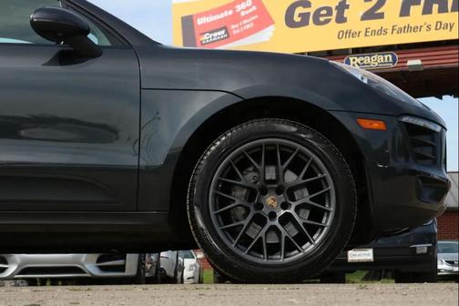 Gray 2018 Porsche Macan Macan
