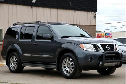 2012 Nissan Pathfinder LE