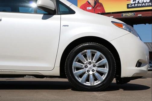 2017 Toyota Sienna XLE