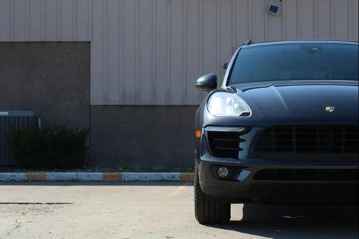 Gray 2018 Porsche Macan Macan