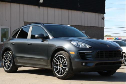 Gray 2018 Porsche Macan Macan