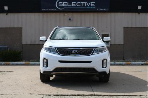 White 2014 Kia Sorento SX