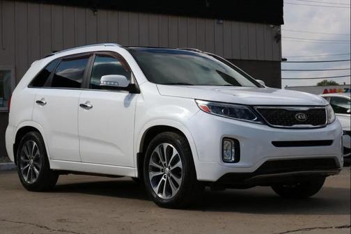 White 2014 Kia Sorento SX