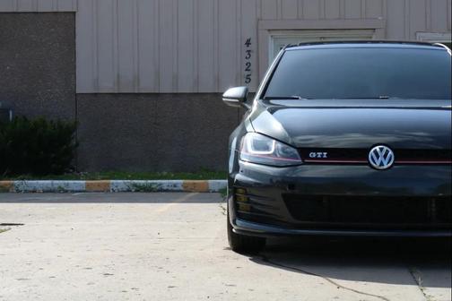 Gray 2015 Volkswagen Golf GTI 2.0T SE 4-Door