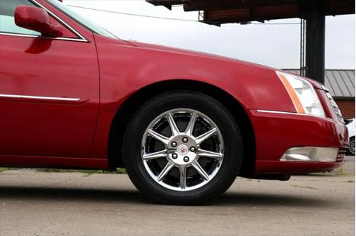 2010 Cadillac DTS Base