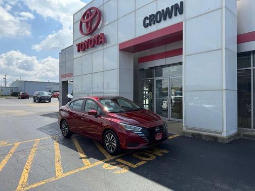 Scarlet Ember 2025 Nissan Versa 1.6 SV