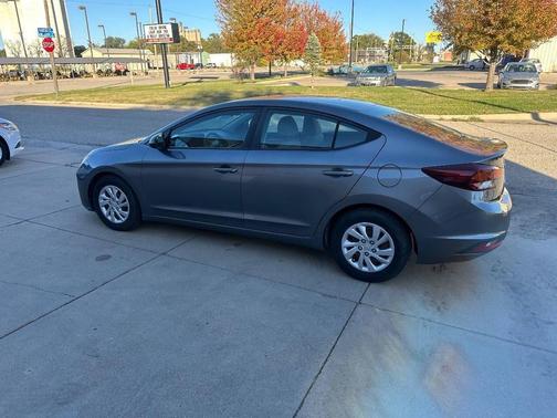 2019 Hyundai ELANTRA SE