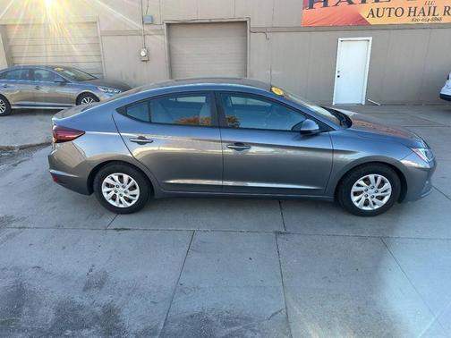 2019 Hyundai ELANTRA SE