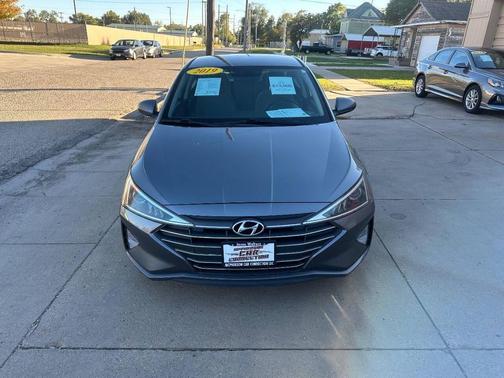 2019 Hyundai ELANTRA SE