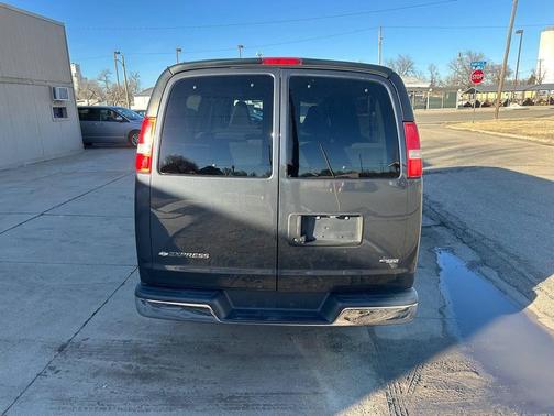 2017 Chevrolet Express 3500 LT