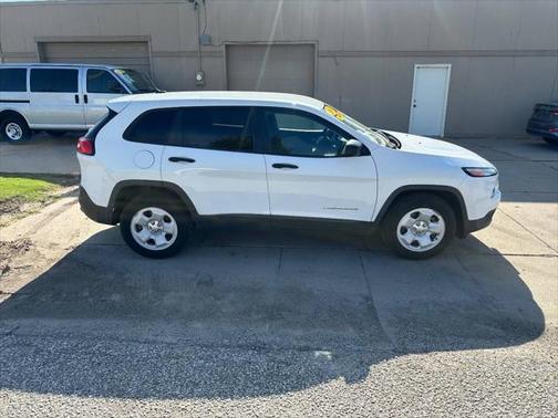 2016 Jeep Cherokee Sport