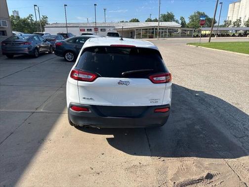 2016 Jeep Cherokee Sport