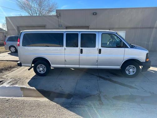 2017 Chevrolet Express 3500 LS