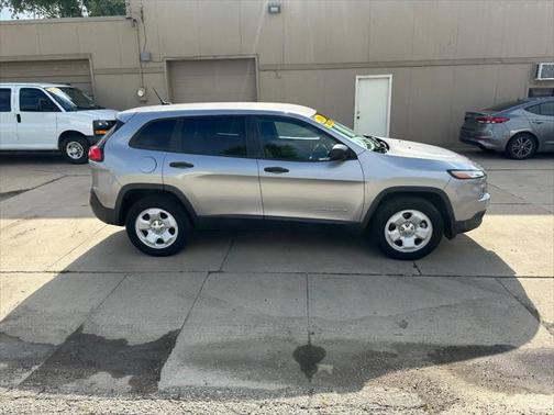 2016 Jeep Cherokee Sport