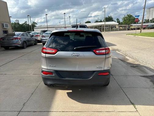 2016 Jeep Cherokee Sport