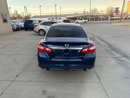 2016 Nissan Altima 3.5 SR