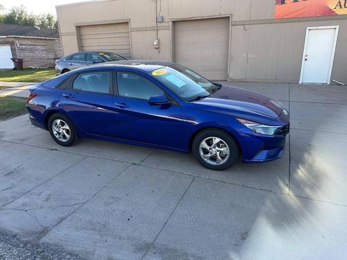 2021 Hyundai ELANTRA SE