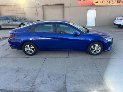2021 Hyundai ELANTRA SE