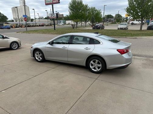 Silver Ice Metallic 2019 Chevrolet Malibu 1LS