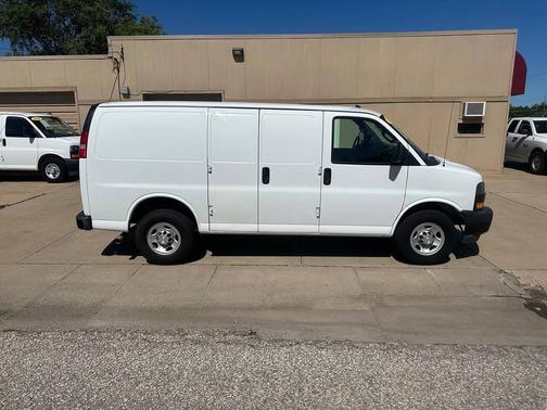 Summit White 2018 Chevrolet Express 2500 Work Van