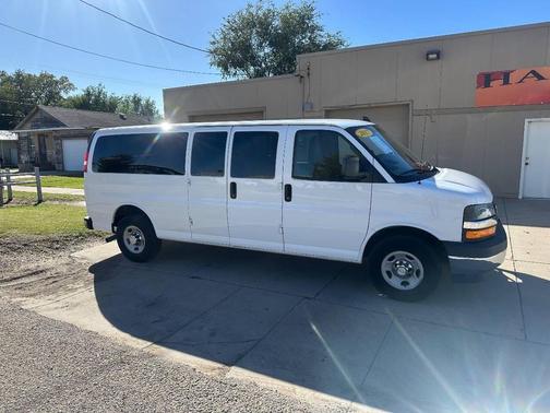 2017 Chevrolet Express 3500 LT