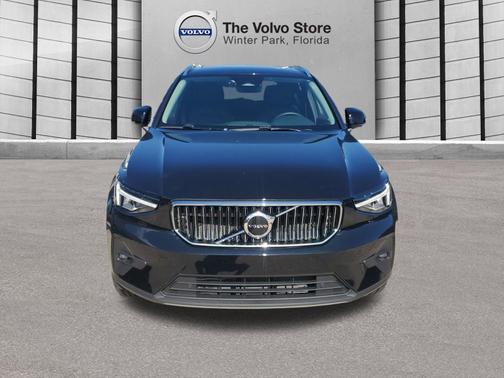 2023 Volvo XC40 B5 AWD Plus Bright