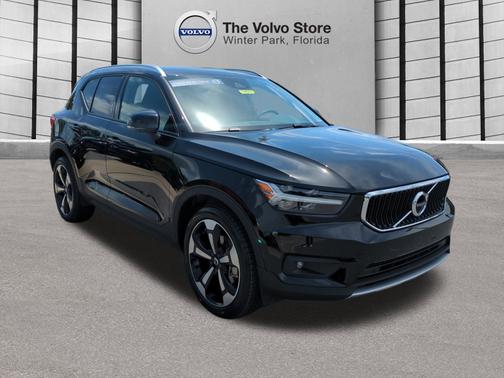 2022 Volvo XC40 T4 FWD Momentum