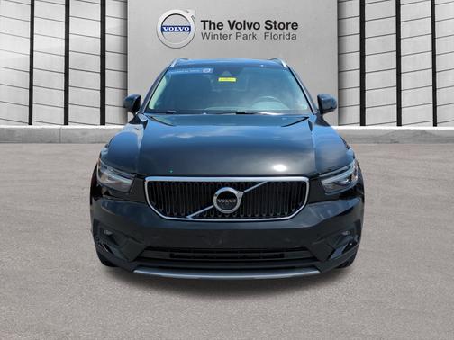 2022 Volvo XC40 T4 FWD Momentum