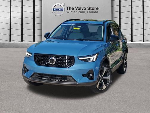 2024 Volvo XC40 B5 Plus Dark