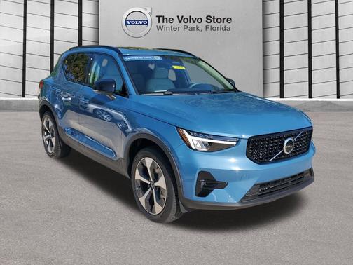 2024 Volvo XC40 B5 Plus Dark