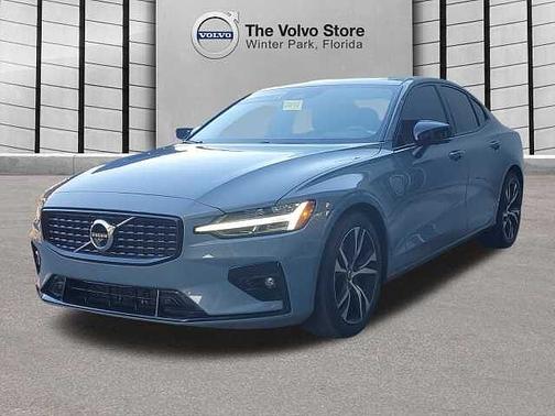 2022 Volvo S60 R-Design
