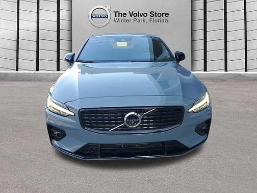 2022 Volvo S60 R-Design