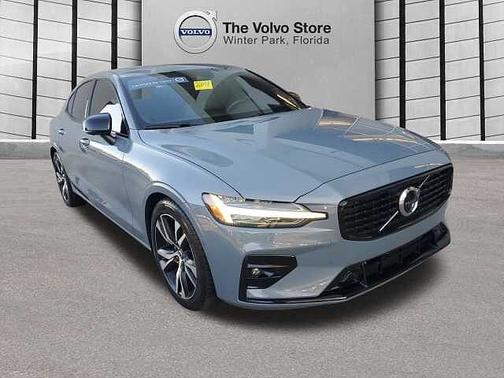 2022 Volvo S60 R-Design