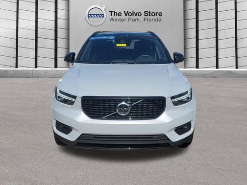 2022 Volvo XC40 T5 AWD R-Design