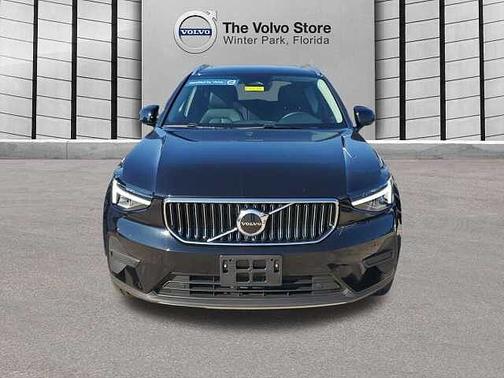 2025 Volvo XC40 Core