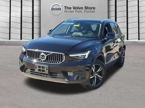 2025 Volvo XC40 Core