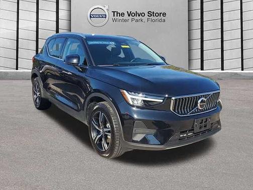 2025 Volvo XC40 Core