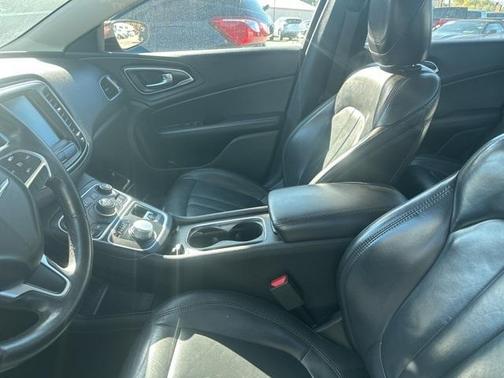 2017 Chrysler 200 Limited