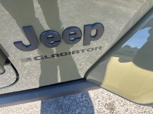 2025 Jeep Gladiator Sport