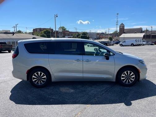 2024 Chrysler Pacifica Hybrid Select