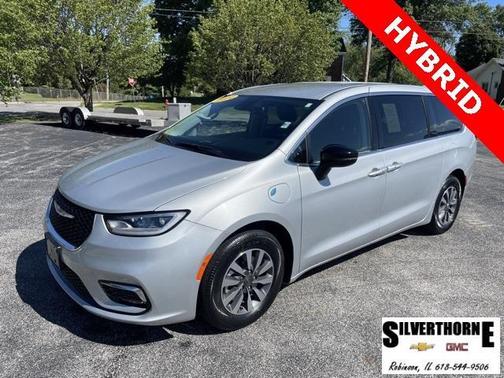 2024 Chrysler Pacifica Hybrid Select