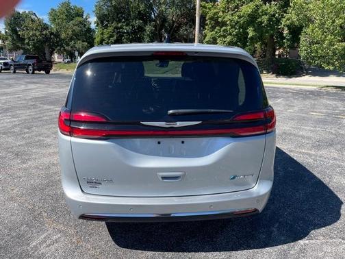 2024 Chrysler Pacifica Hybrid Select