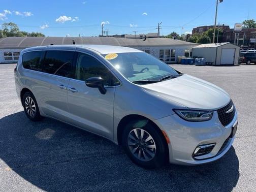 2024 Chrysler Pacifica Hybrid Select