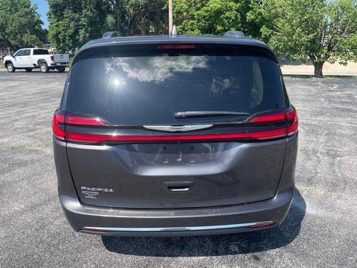2022 Chrysler Pacifica Touring-L