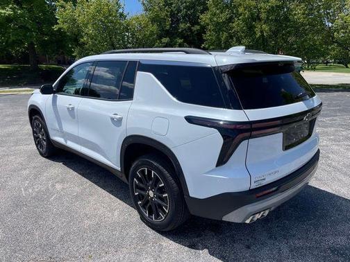 Polar White 2026 Chevrolet Traverse LT