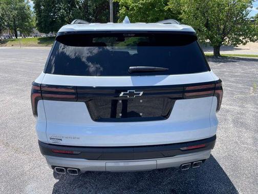 Polar White 2026 Chevrolet Traverse LT