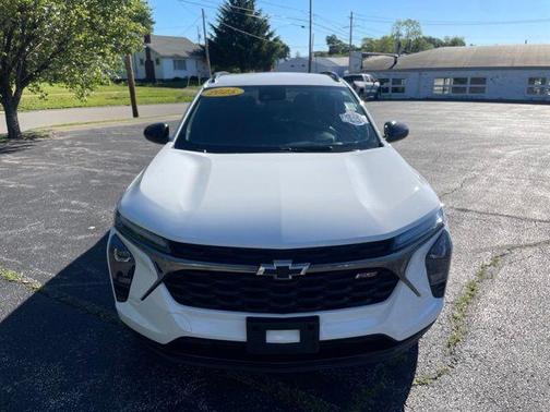 Summit White 2025 Chevrolet Trax 2RS