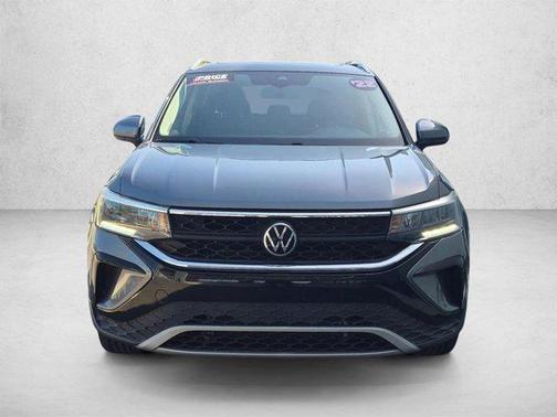 Platinum Gray Metallic 2022 Volkswagen Taos 1.5T SE