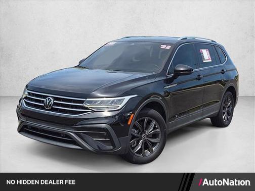 Deep Black Pearl 2022 Volkswagen Tiguan 2.0T SE