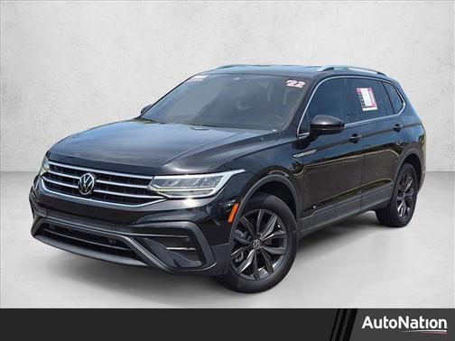 Deep Black Pearl 2022 Volkswagen Tiguan 2.0T SE